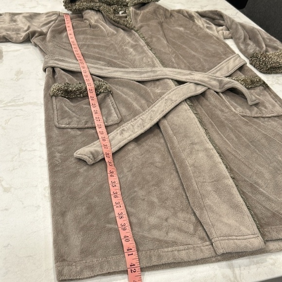 Pottery Barn Faux Fur Plush Hooded Bath Robe Medium - Picture 14 of 16